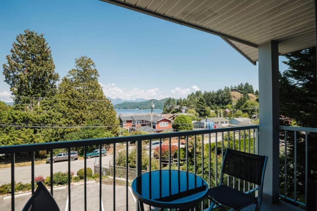 Gibsons Landing Inn 외부 사진